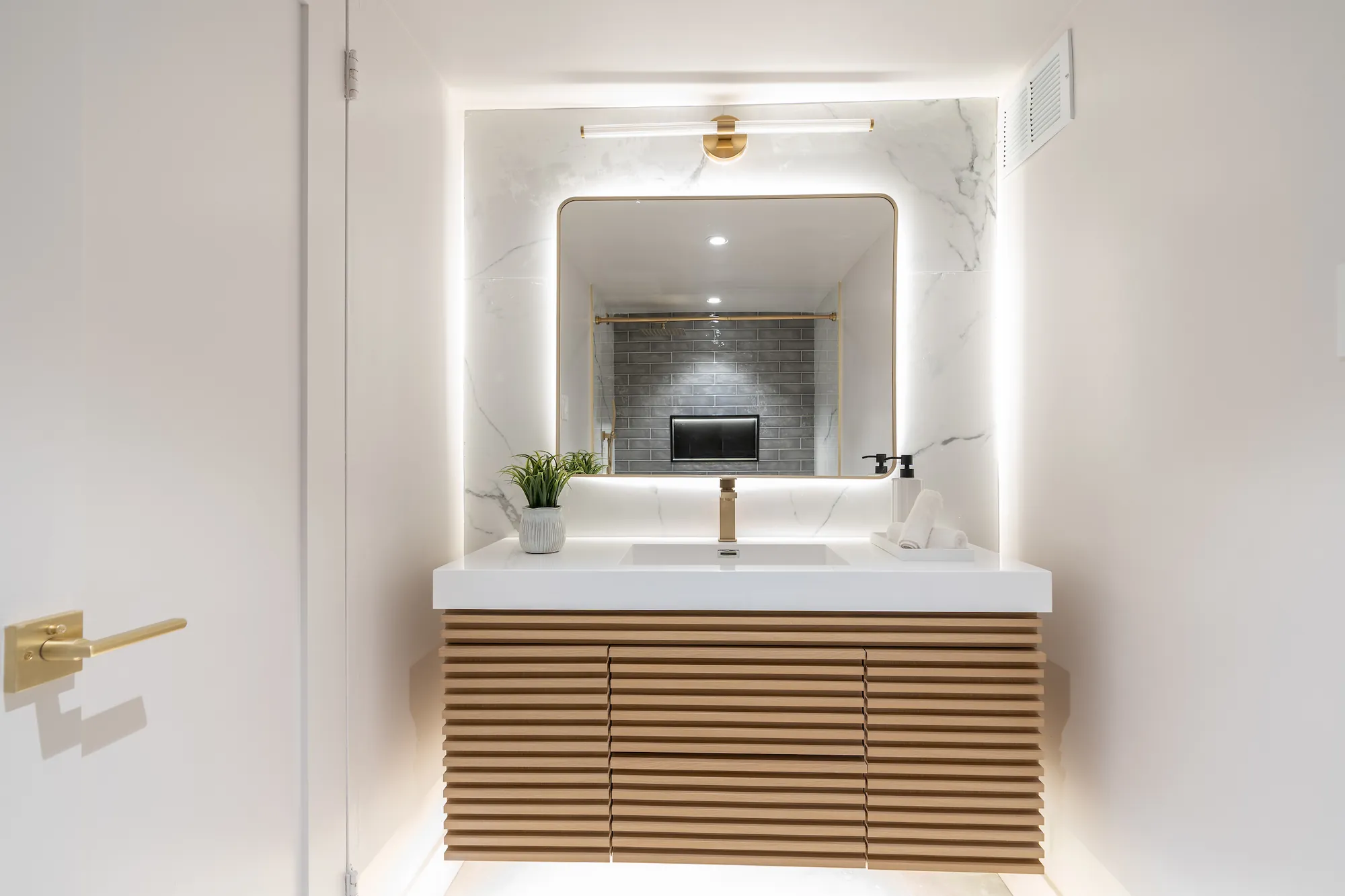 Bathroom vanity